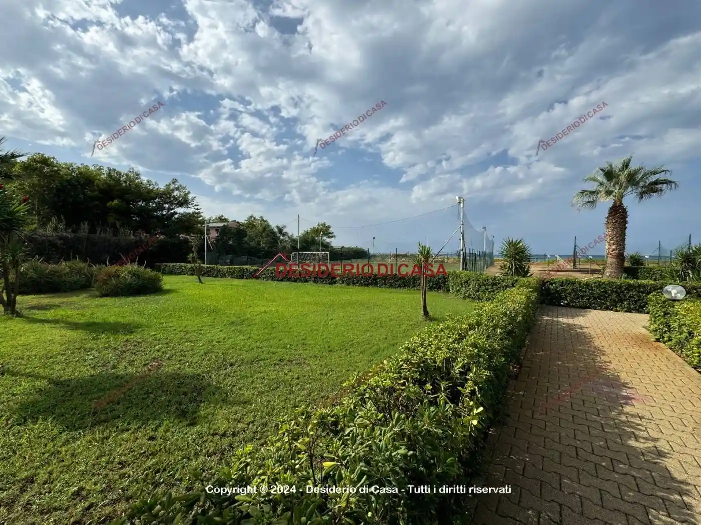 Appartamento in vendita a Campofelice di Roccella