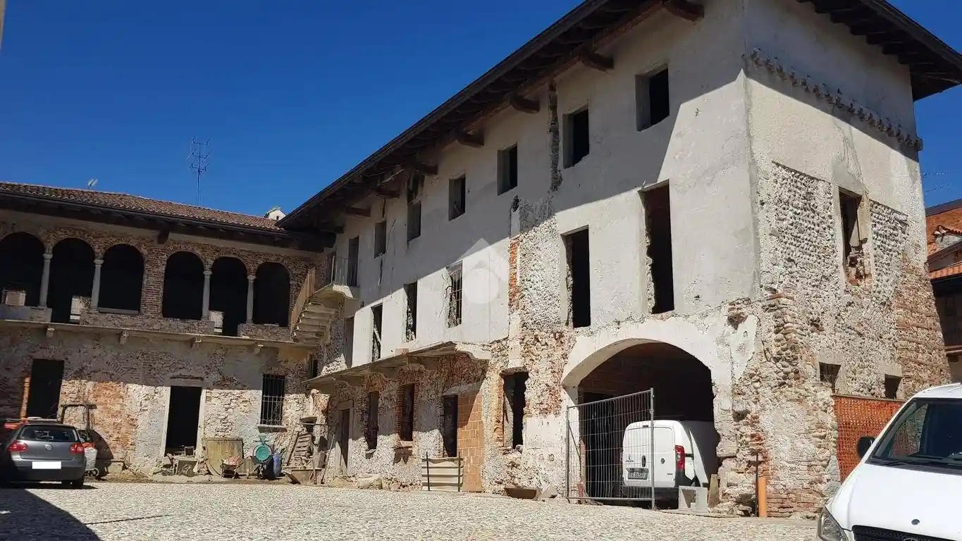 Villa in vendita a Borgo Ticino