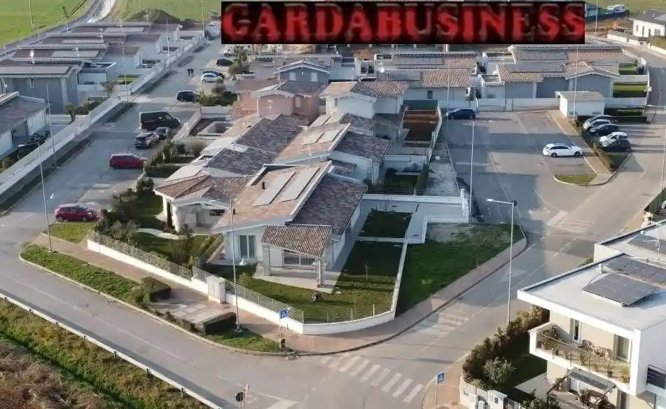 Villa in vendita a Lonato del Garda