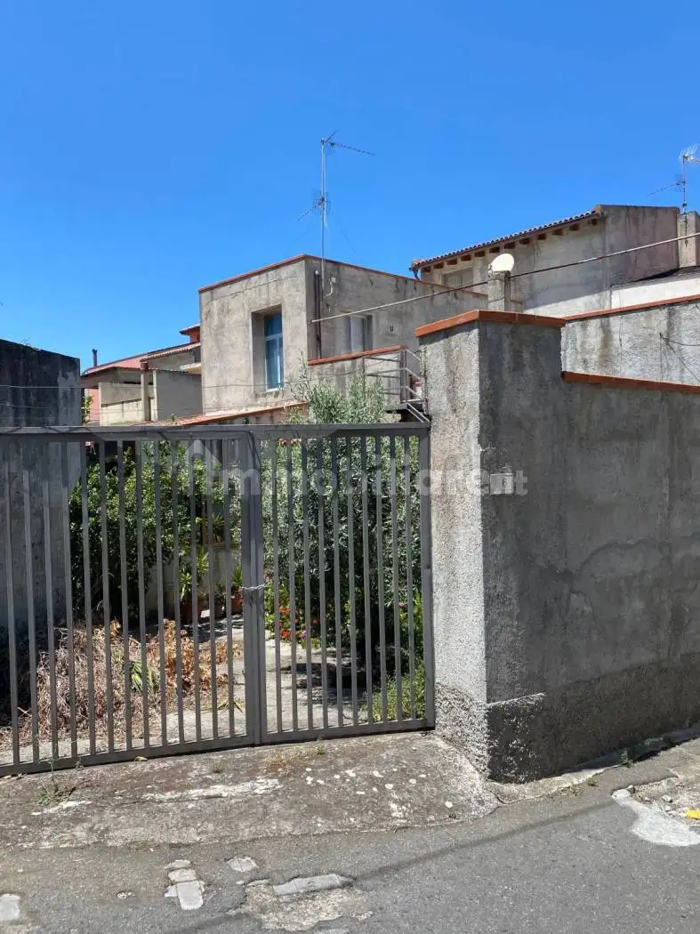 Casa indipendente in vendita a Mazzarrà Sant'Andrea