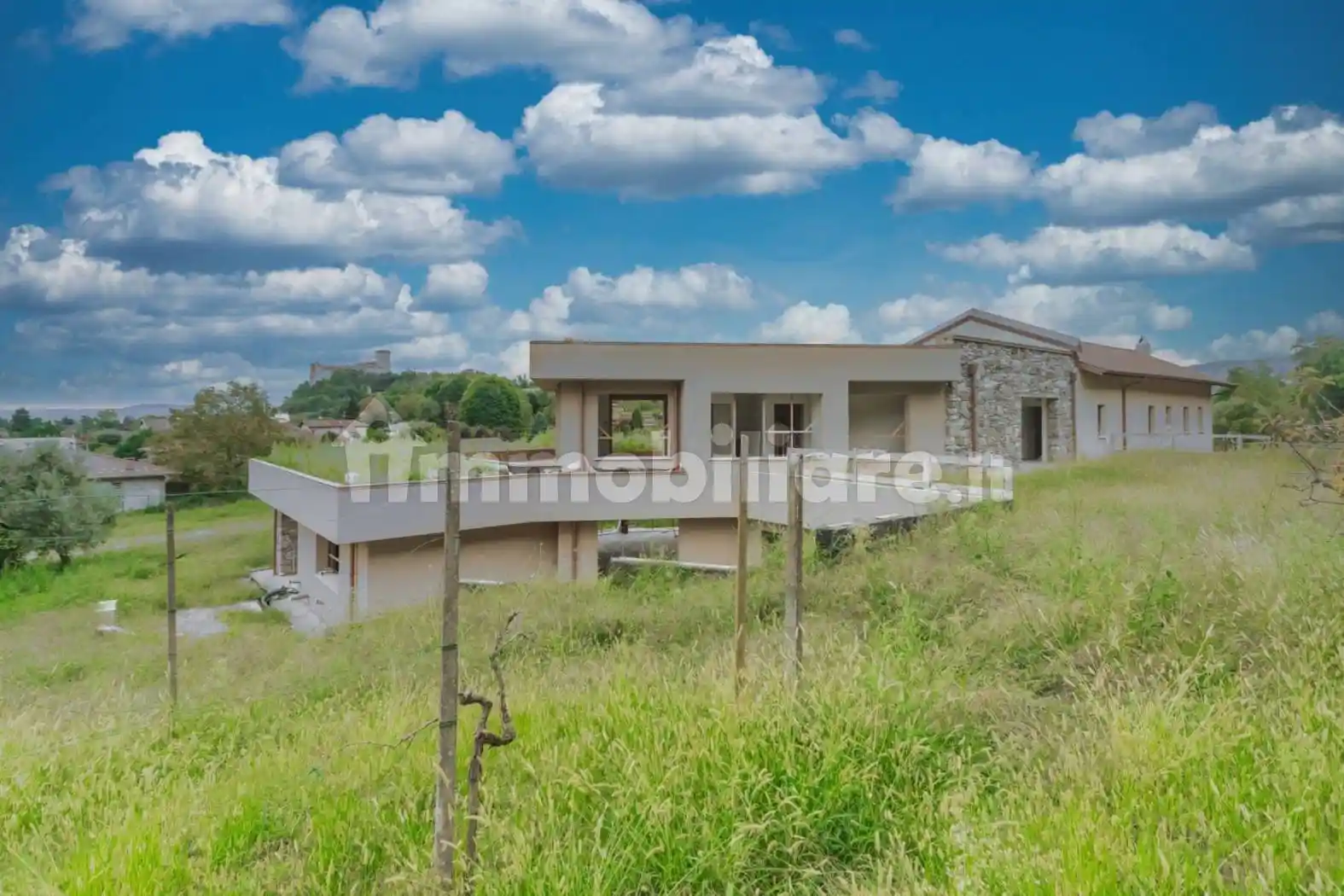 Villa in vendita a Angera