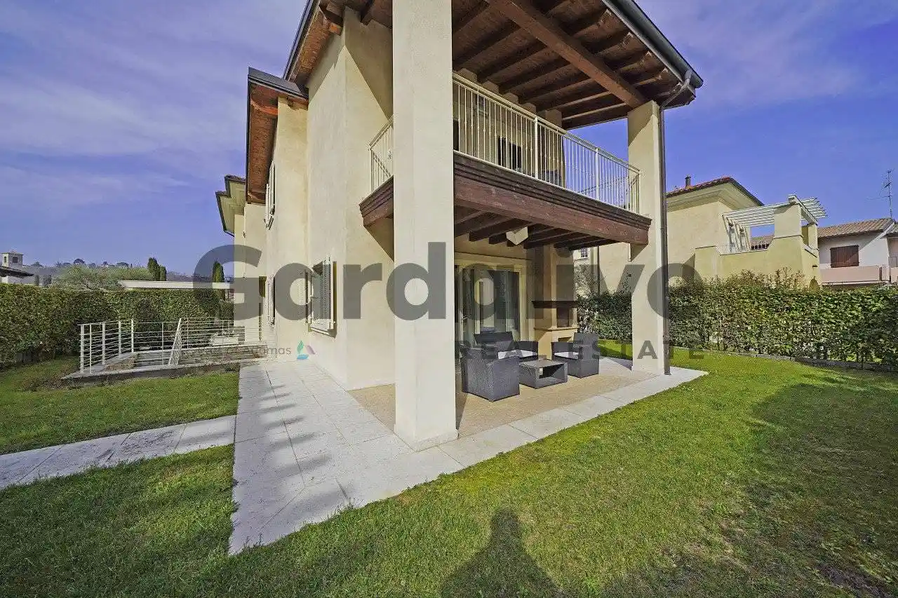Villa in vendita a Manerba del Garda