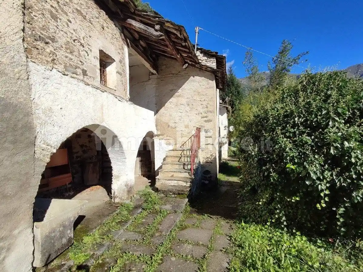 Casa indipendente in vendita a Valchiusa