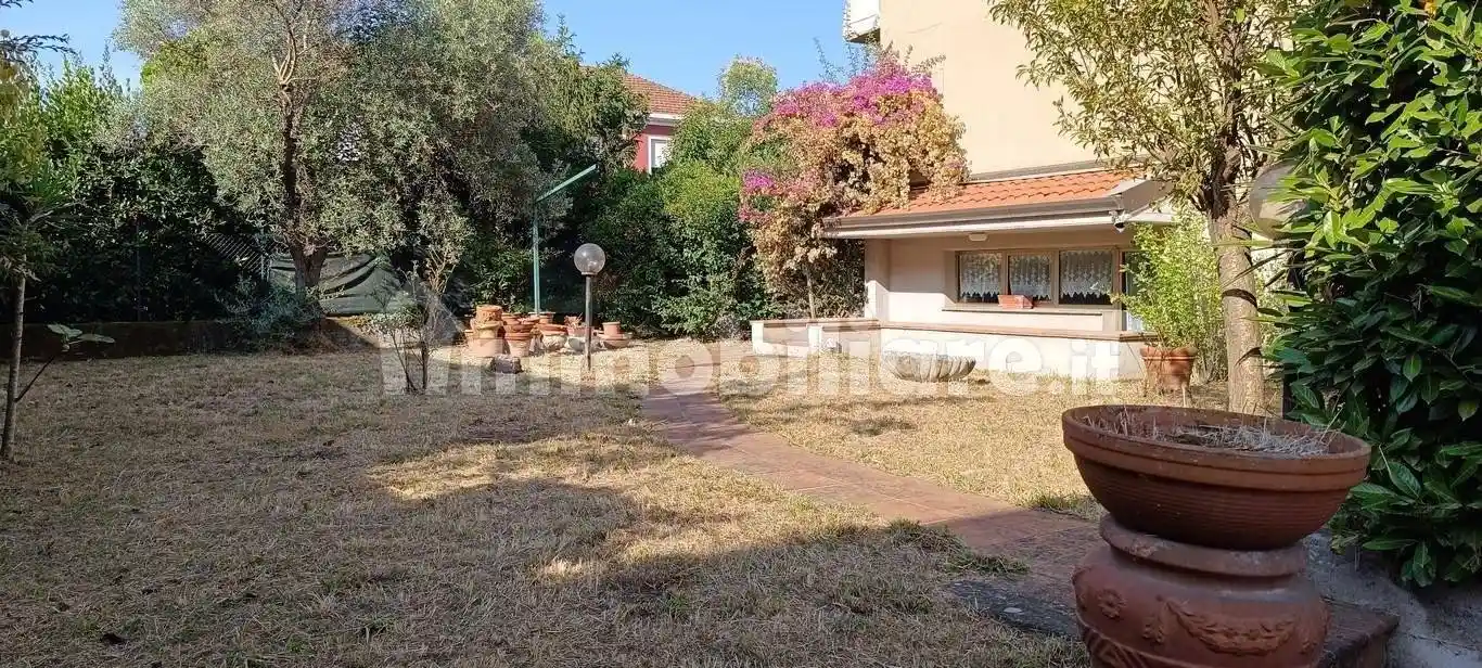 Casa indipendente in vendita a Carrara