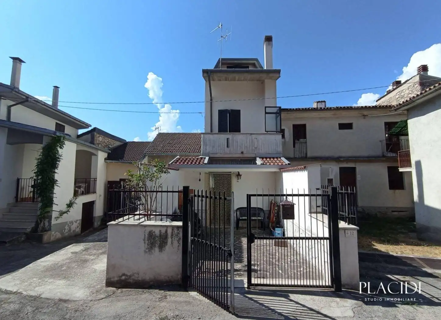 Casa indipendente in vendita a Pizzoli