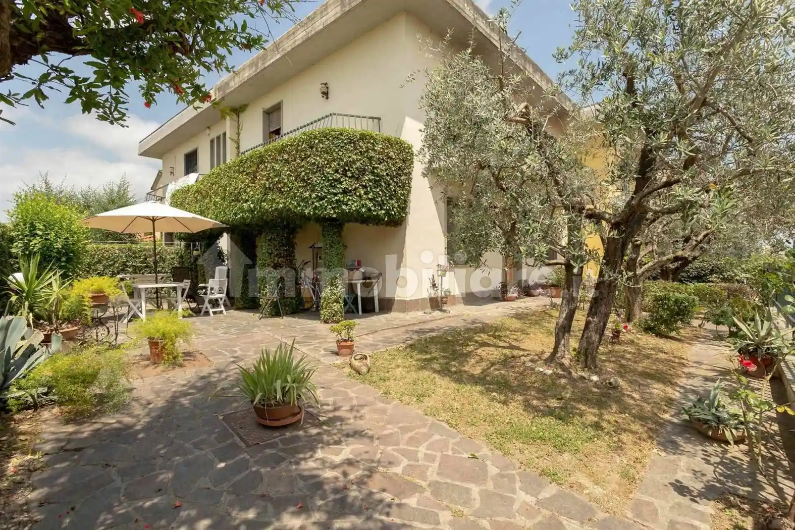 Casa indipendente in vendita a Campi Bisenzio