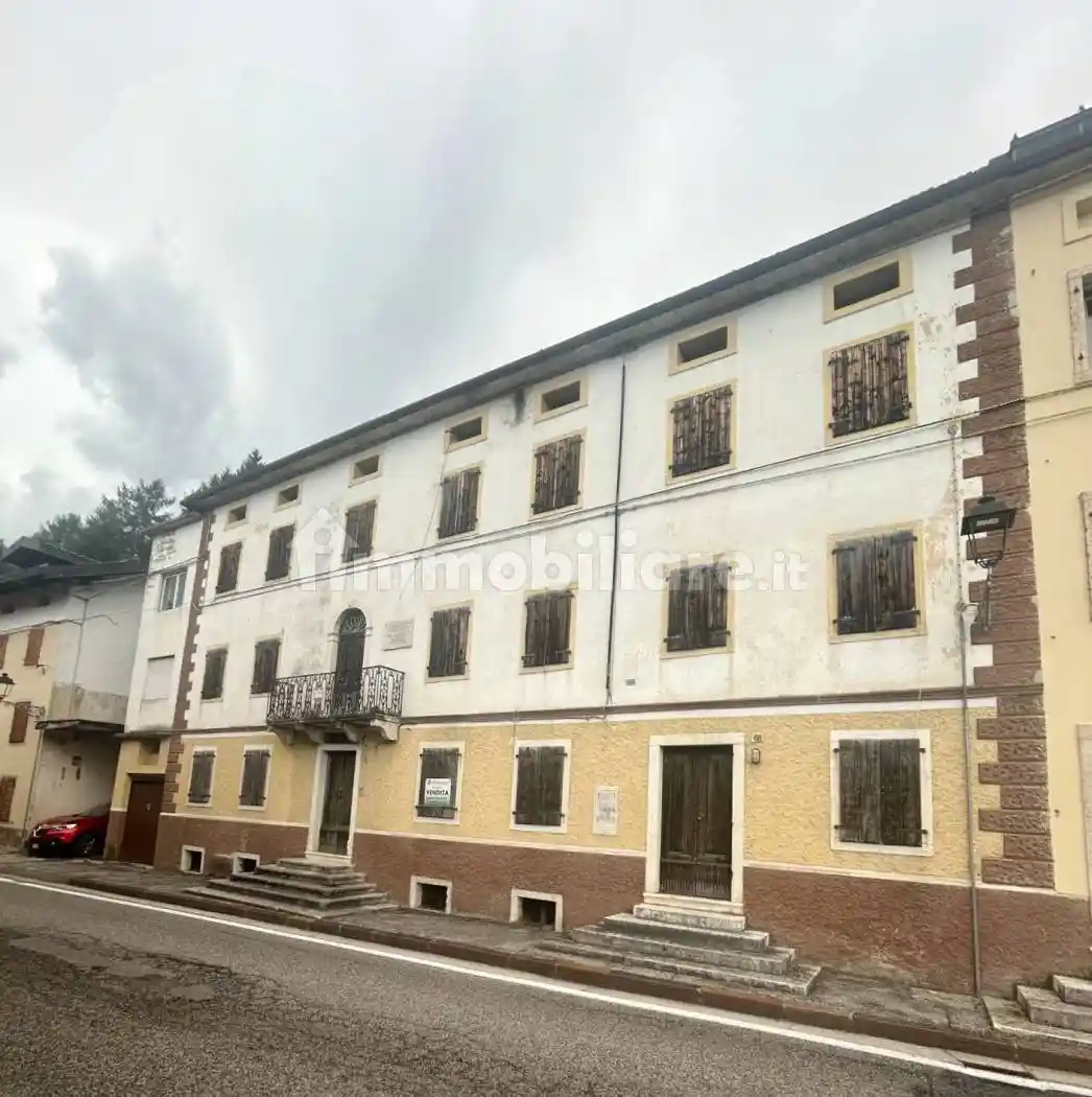 Palazzo - Edificio in vendita a Roana