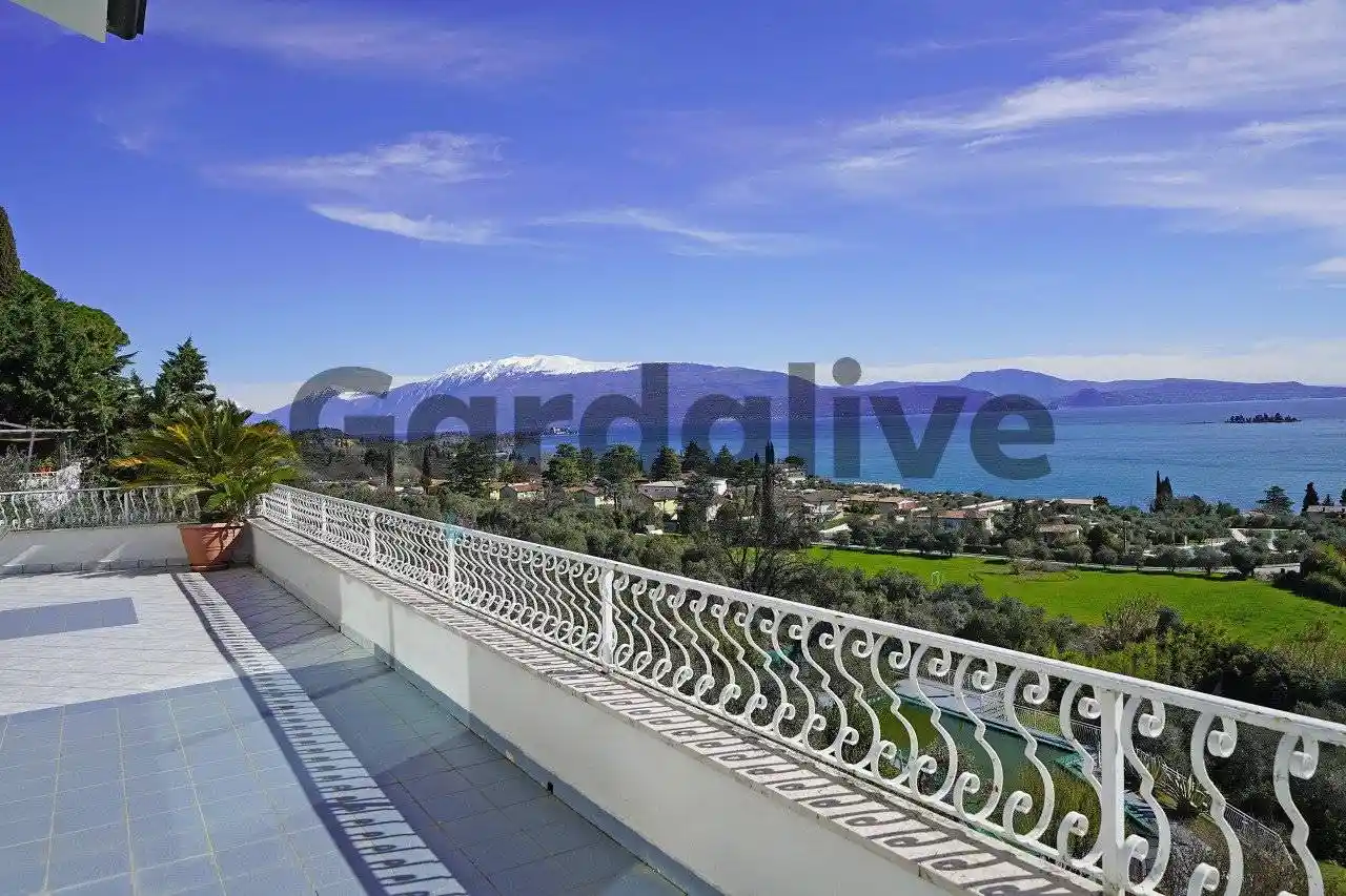 Villa in vendita a Manerba del Garda