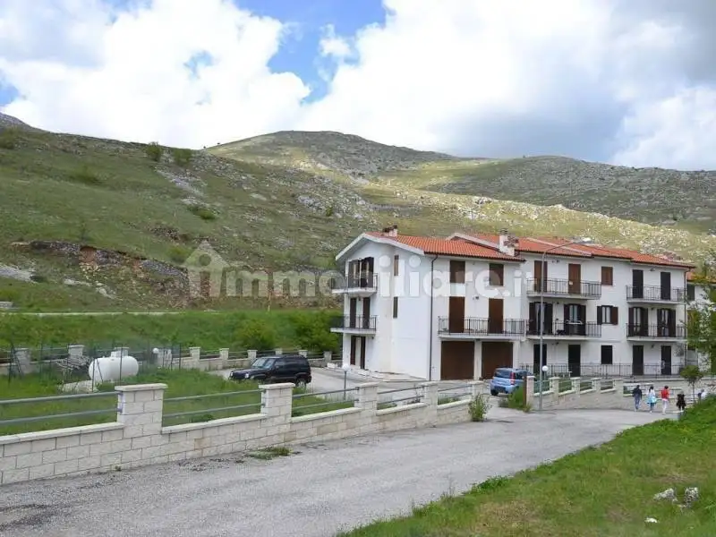 Trilocale via Campo Imperatore 10, Castel del Monte