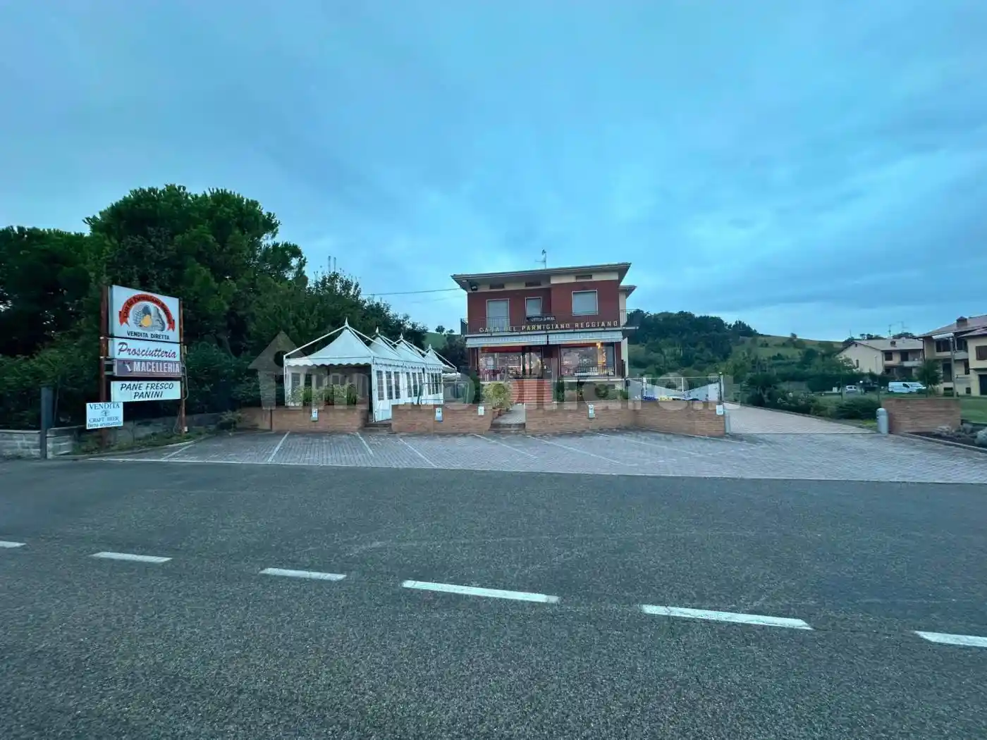 Palazzo - Edificio in vendita a Langhirano
