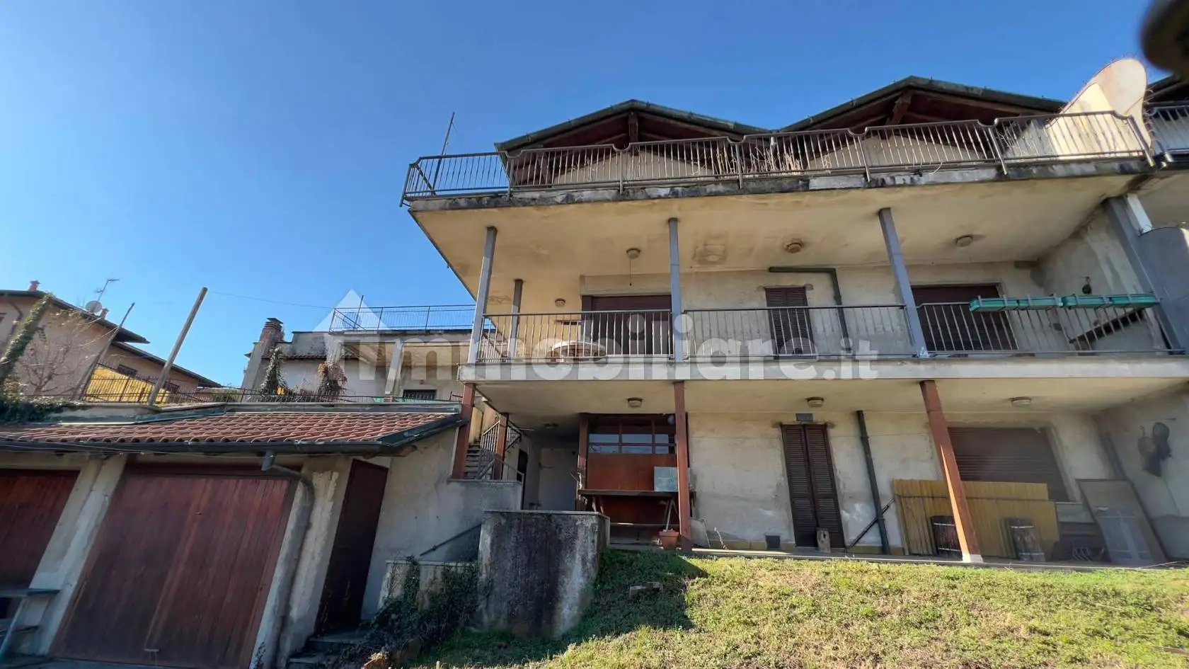 Palazzo - Edificio in vendita a Cucciago