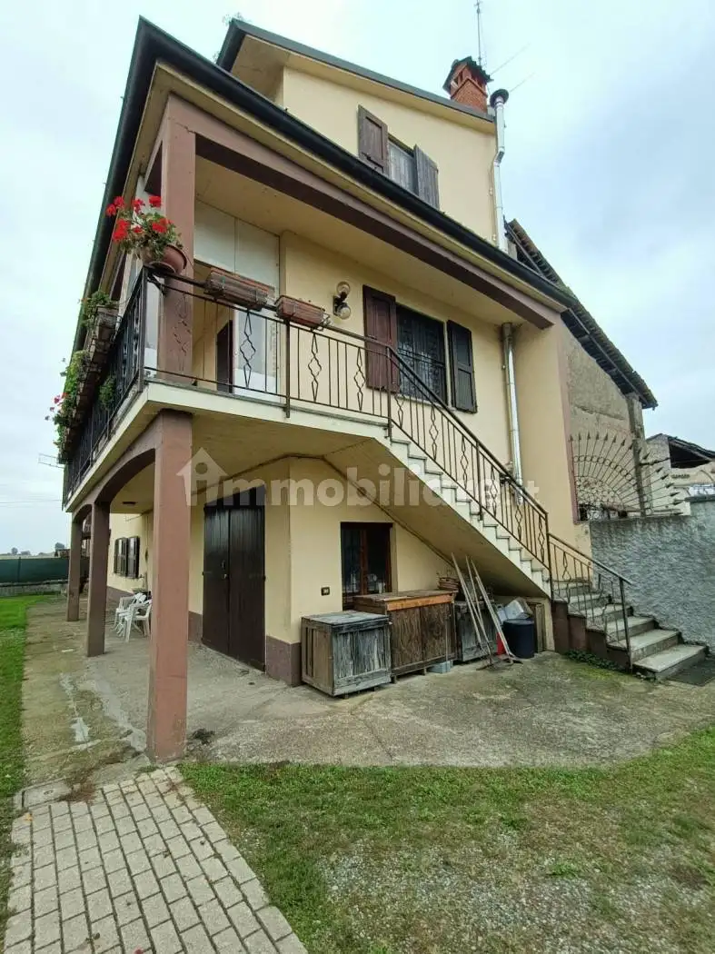 Villa in vendita a Monticelli Pavese