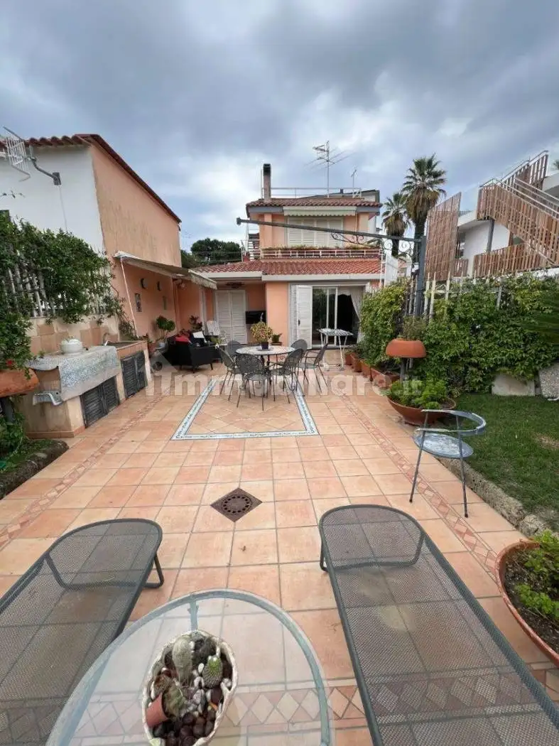 Villa in vendita a Napoli