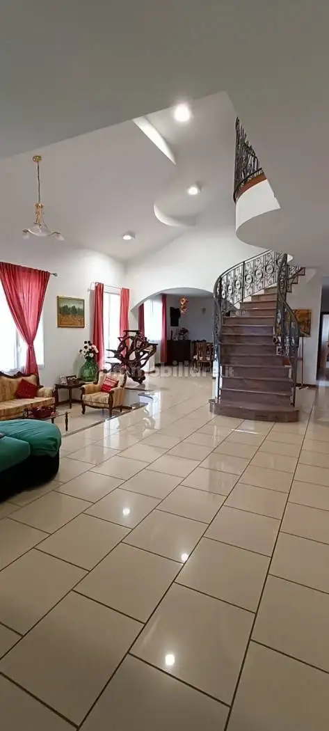 Villa plurifamiliare, ottimo stato, 425 m², Cavallirio - foto 2