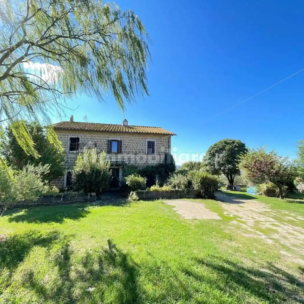 Rustico - Casale in vendita a Capranica