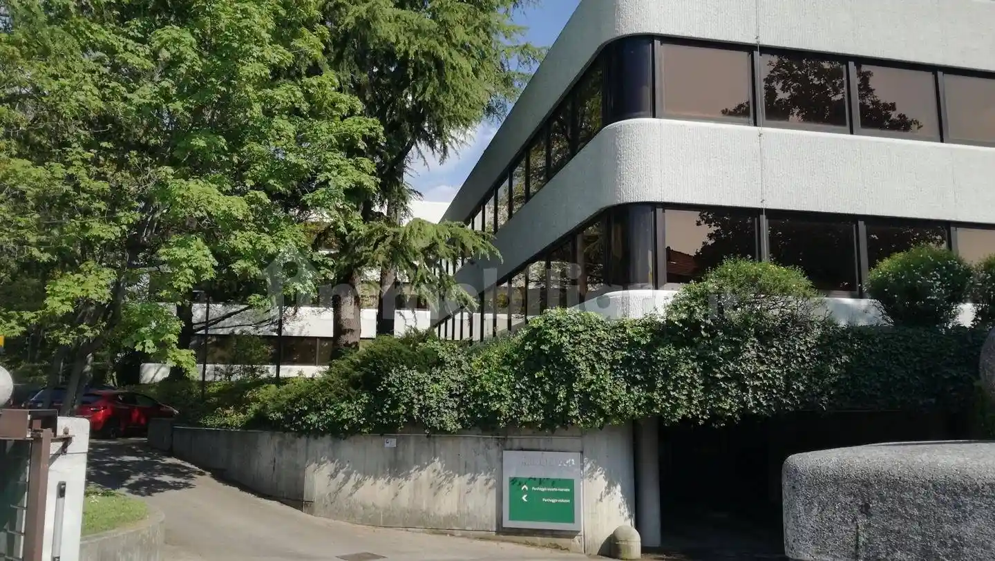 Palazzo - Edificio in vendita a Grandate