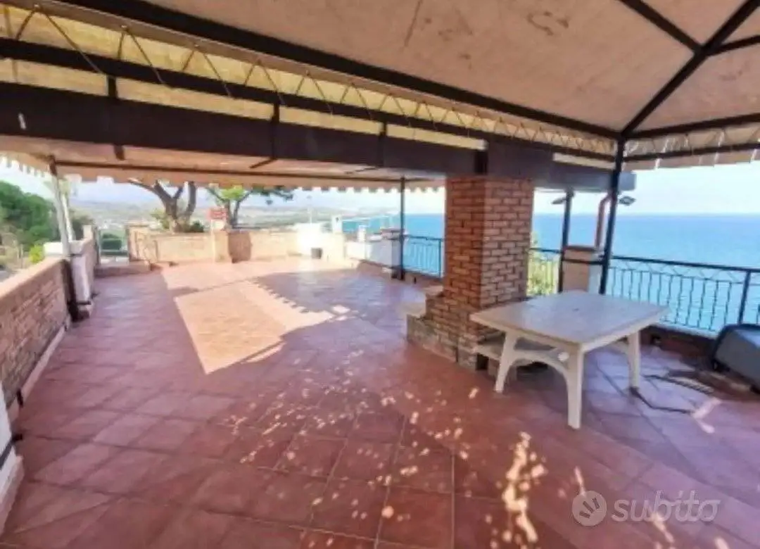 Appartamento in affitto a Stalettì