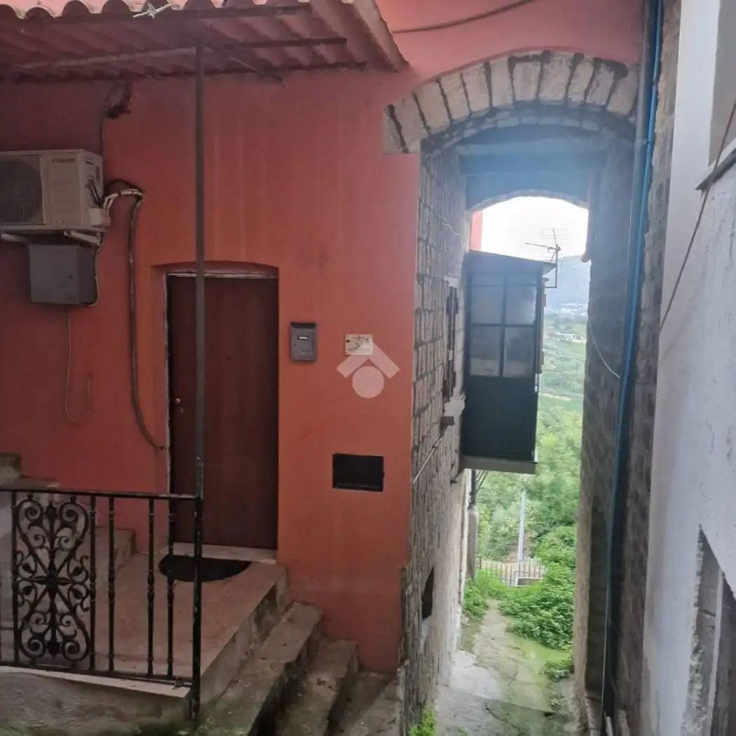 Terratetto plurifamiliare Vico Arco Noce 11, Campoli del Monte Taburno - foto 4