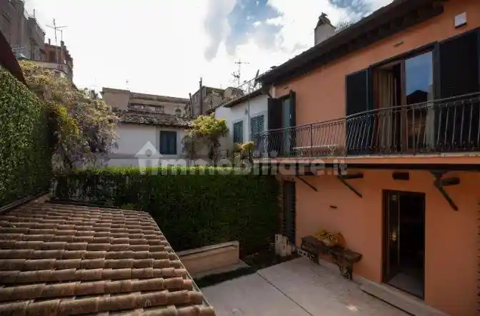 Palazzo - Edificio in vendita a Roma