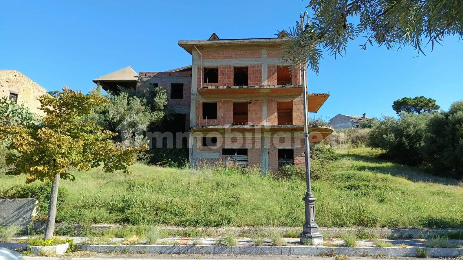 Palazzo - Edificio in vendita a Valdina