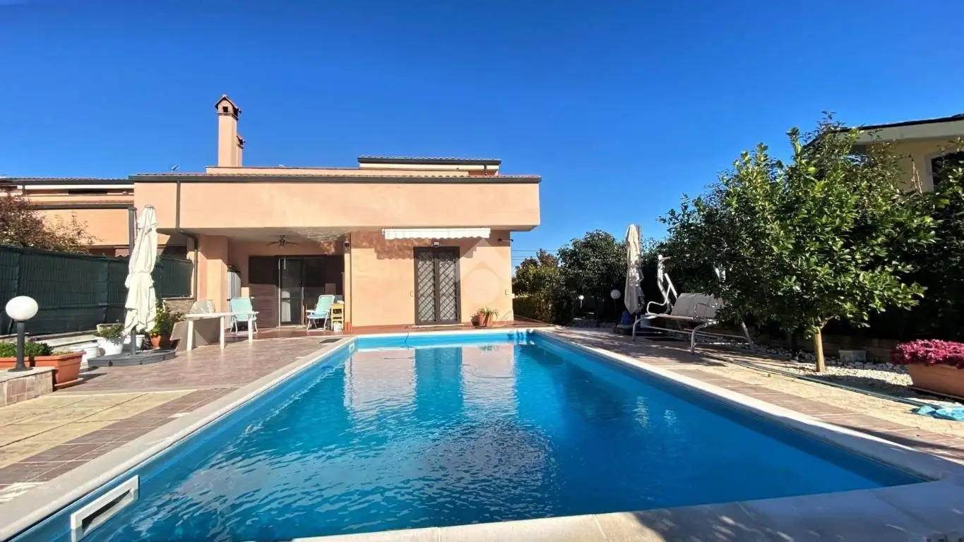 Villa in vendita a Guidonia Montecelio