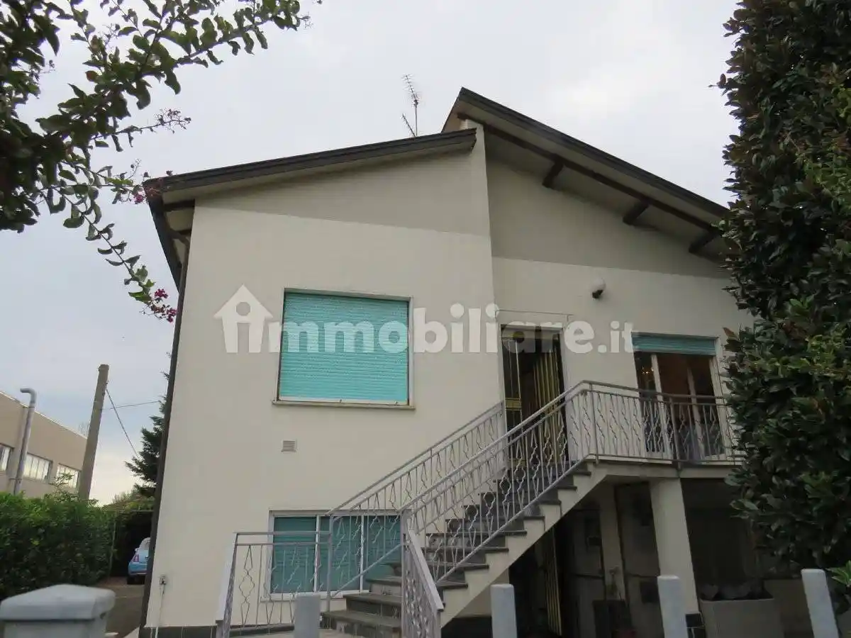 Villa in vendita a Parma