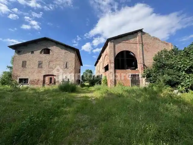 Rustico - Casale in vendita a Bomporto