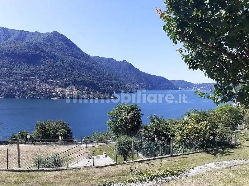 Appartamento in vendita a Carate Urio