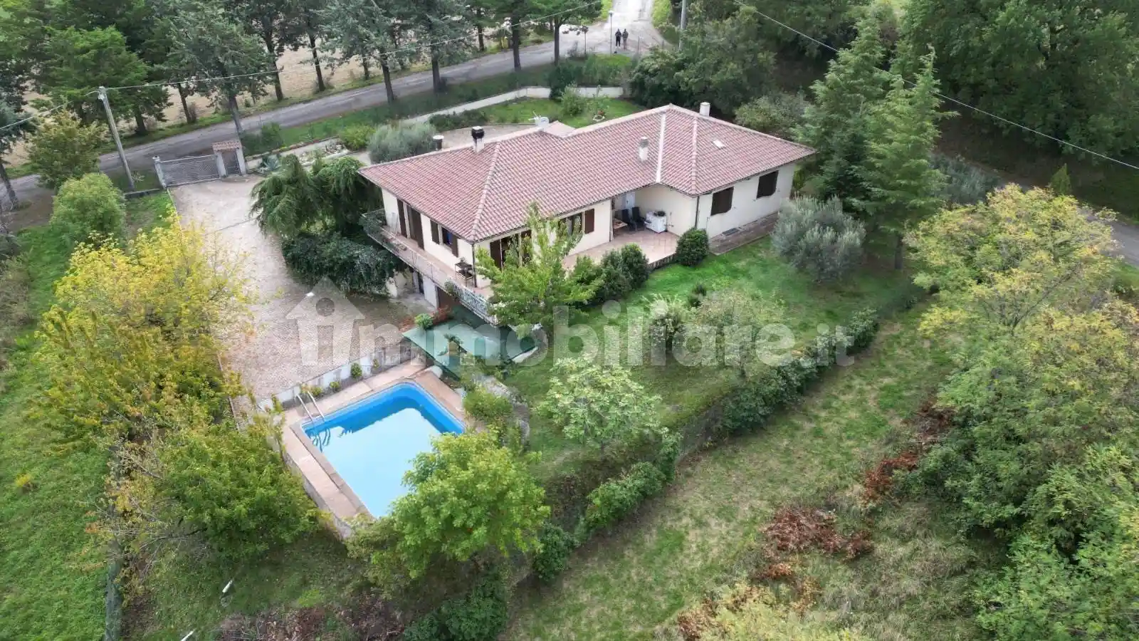 Villa in vendita a San Severino Marche