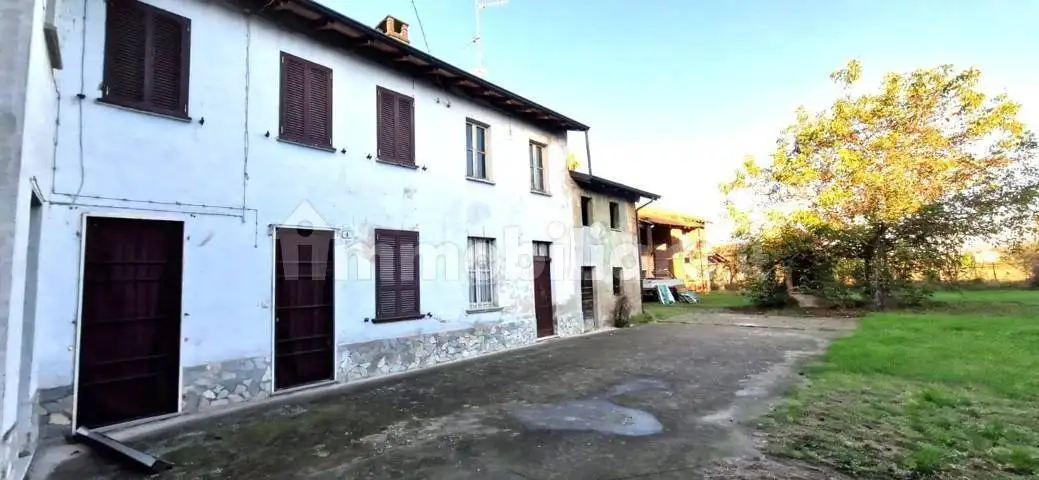 Casa indipendente in vendita a Robecco Pavese