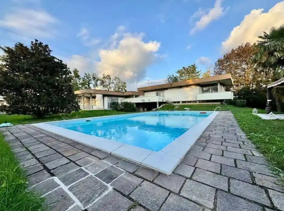 Villa in vendita a Rovello Porro