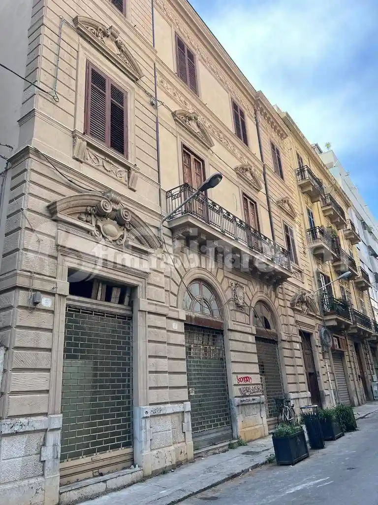 Palazzo - Edificio in affitto a Palermo