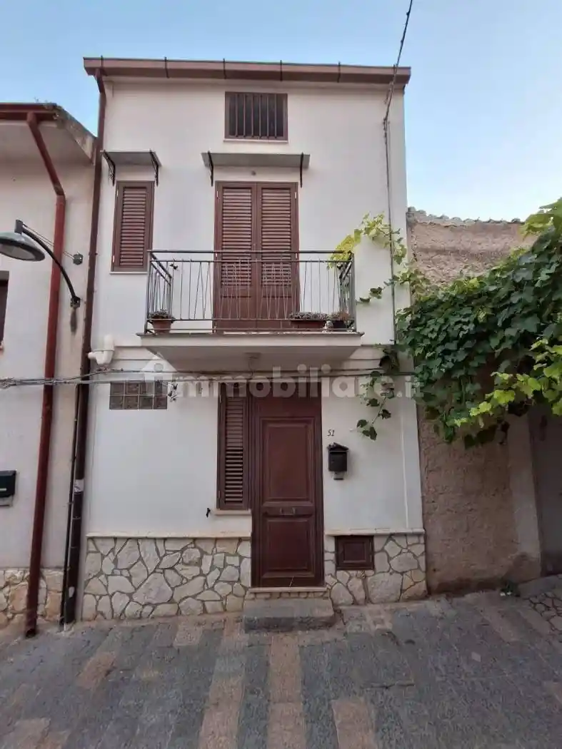 Casa indipendente in vendita a Piana degli Albanesi