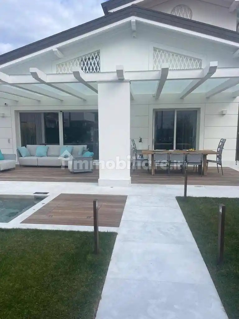 Villa in affitto a Forte dei Marmi