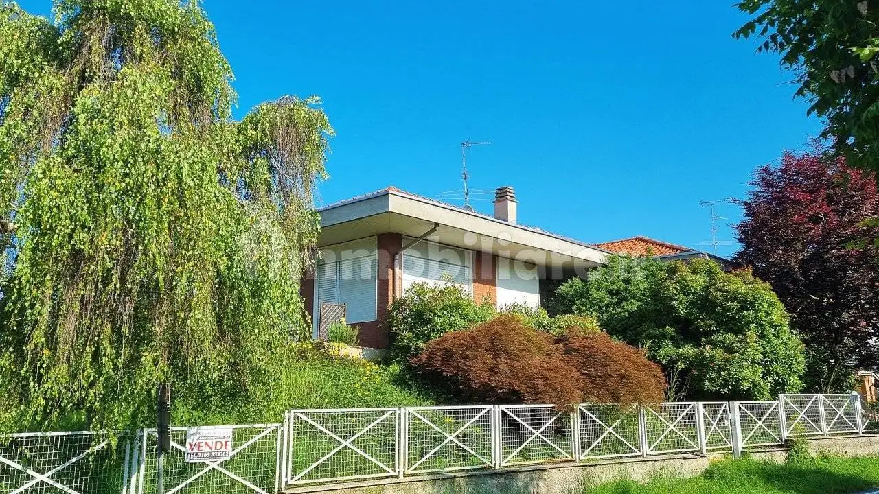 Villa in vendita a Rovasenda