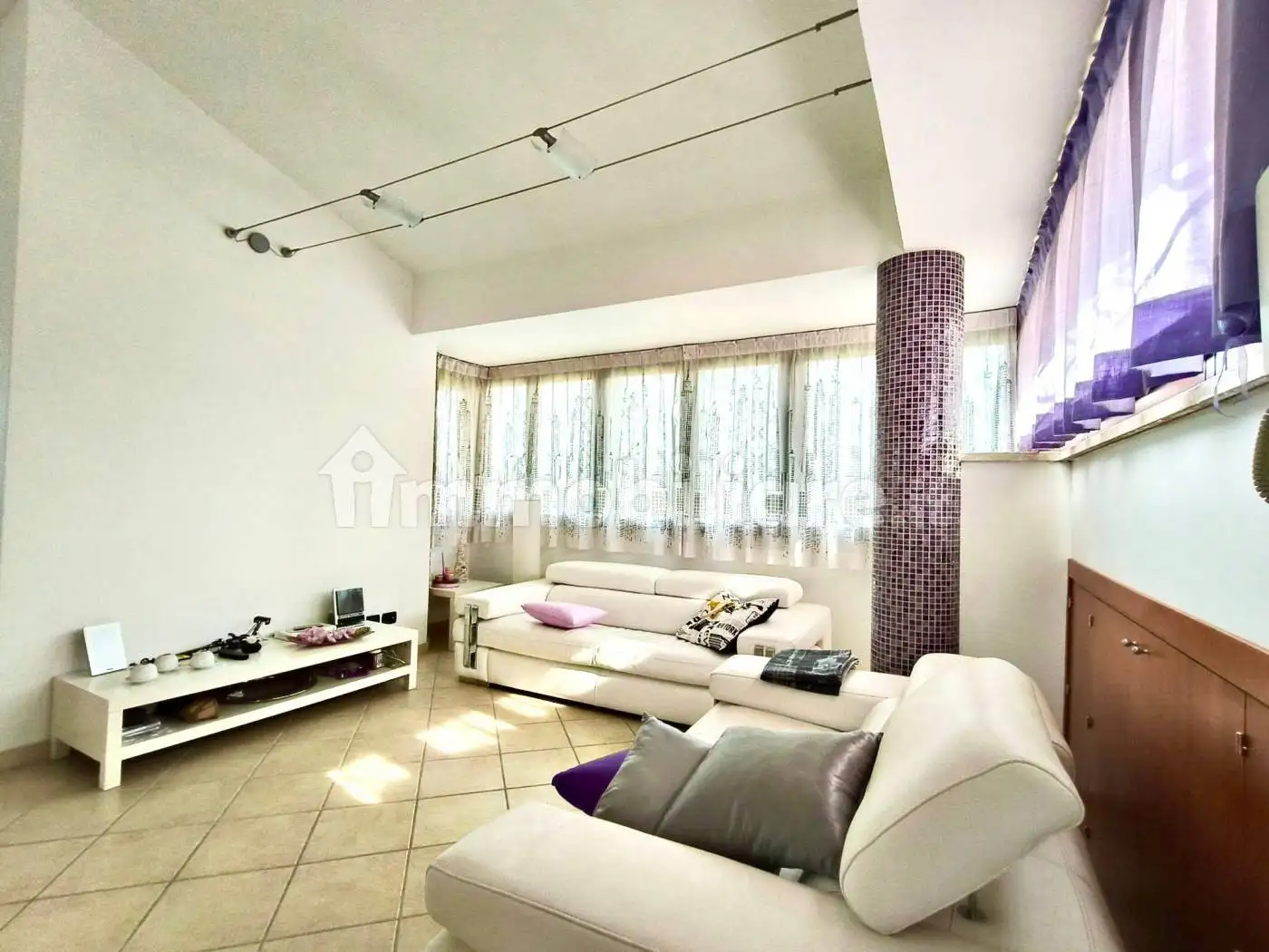 Villa plurifamiliare in vendita a Roma