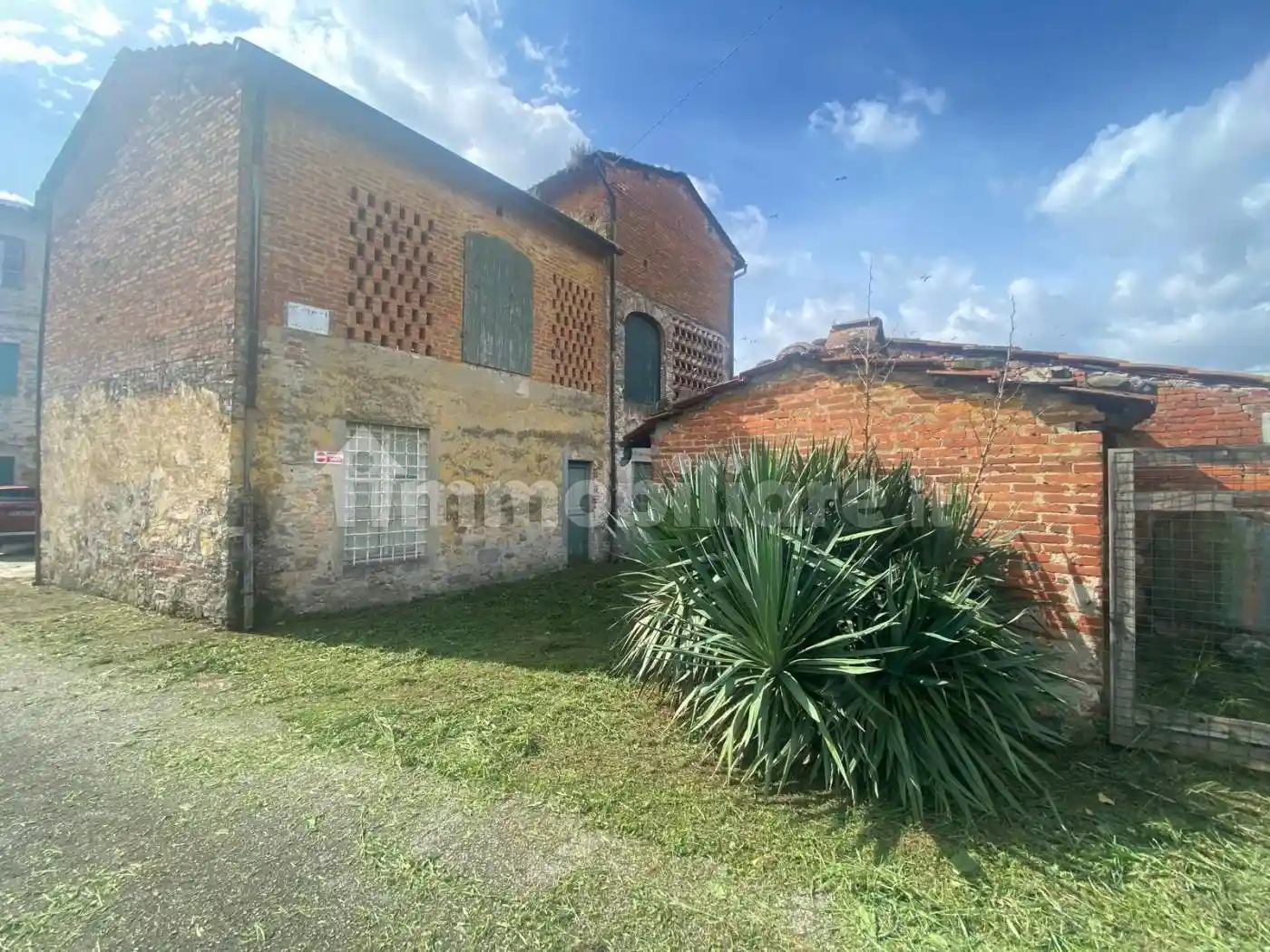 Rustico - Casale in vendita a Lucca