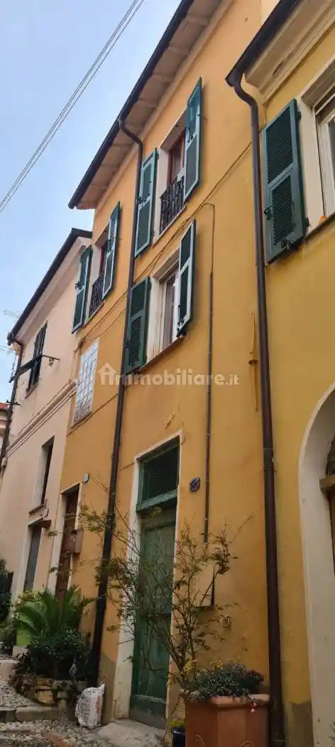 Casa indipendente in vendita a Diano Castello