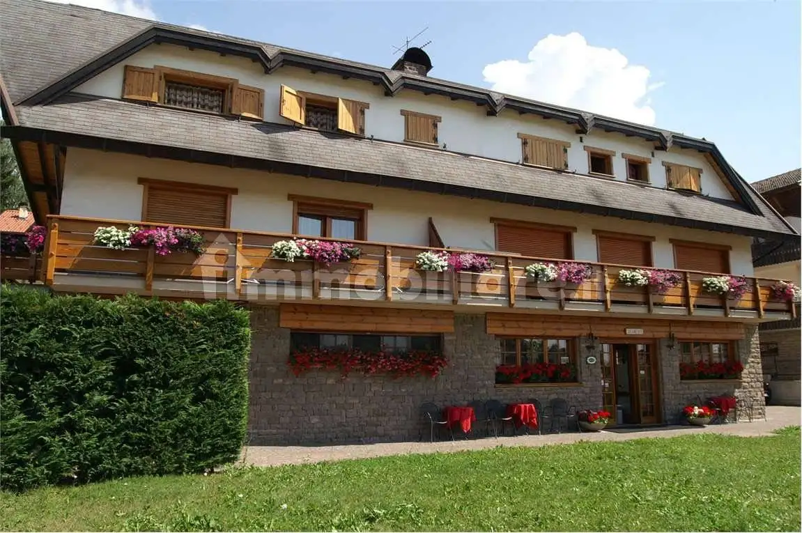 Palazzo - Edificio in vendita a Baselga di Pinè