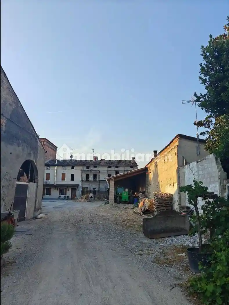 Rustico - Casale in vendita a Castel Goffredo