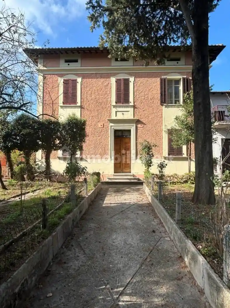 Villa in vendita a Foligno