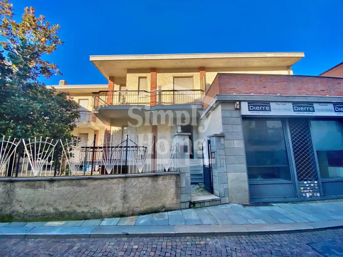 Palazzo - Edificio in vendita a Chieri