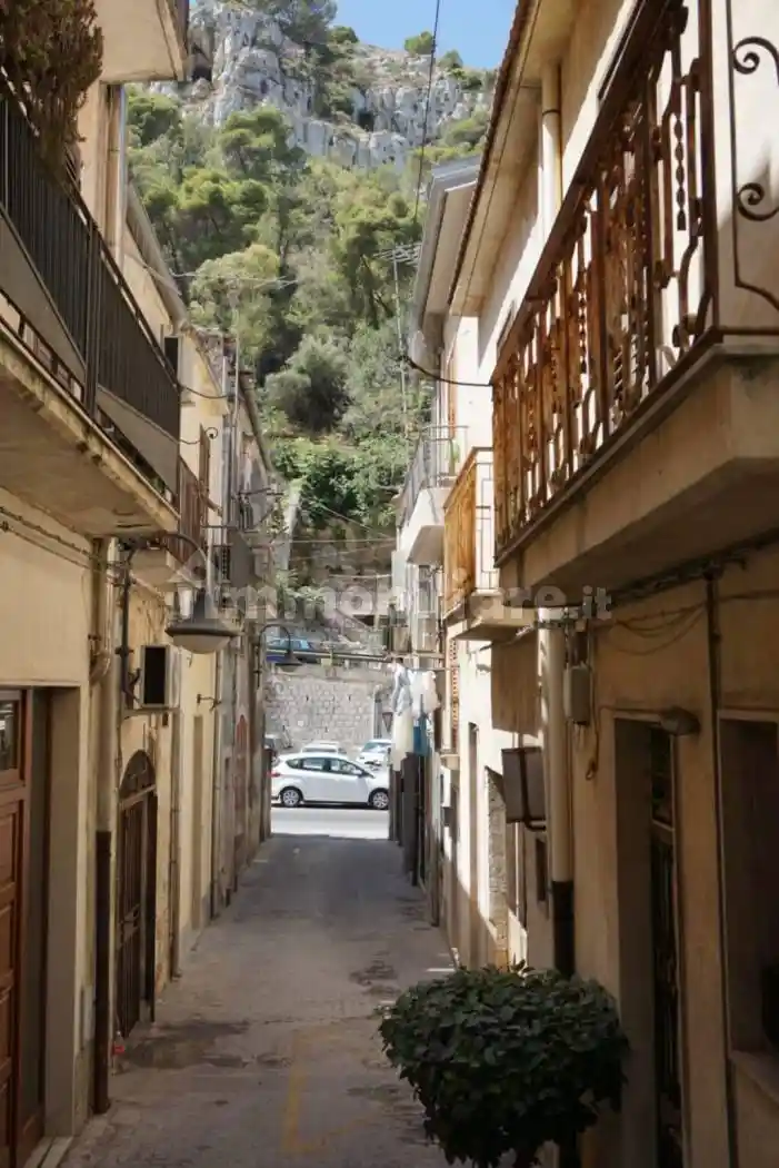 Palazzo - Edificio in vendita a Modica