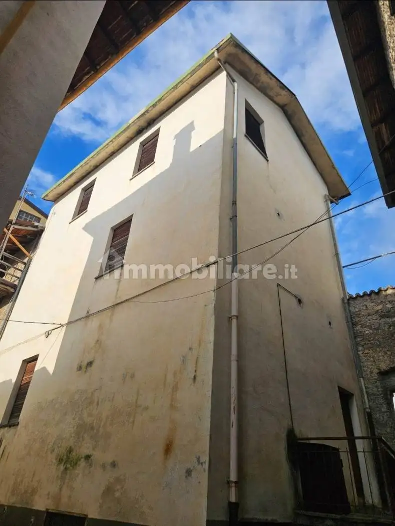 Terratetto unifamiliare 120 m², da ristrutturare, Centro, Esino Lario - foto 4