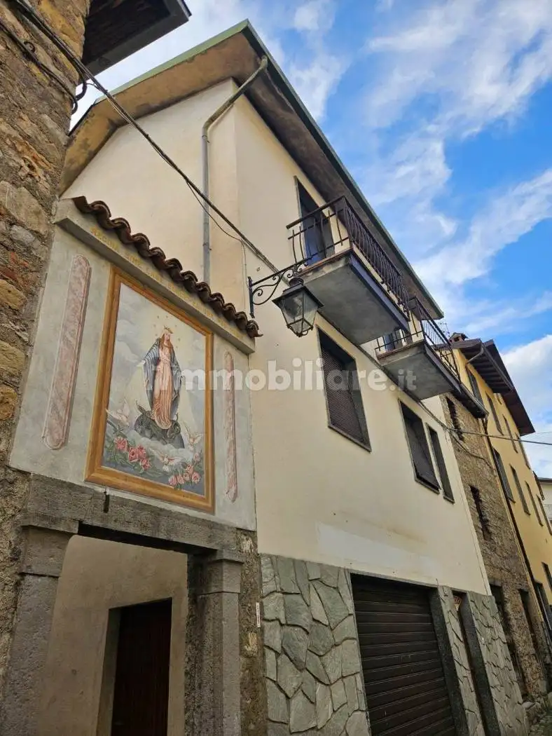 Terratetto unifamiliare 120 m², da ristrutturare, Centro, Esino Lario - foto 5