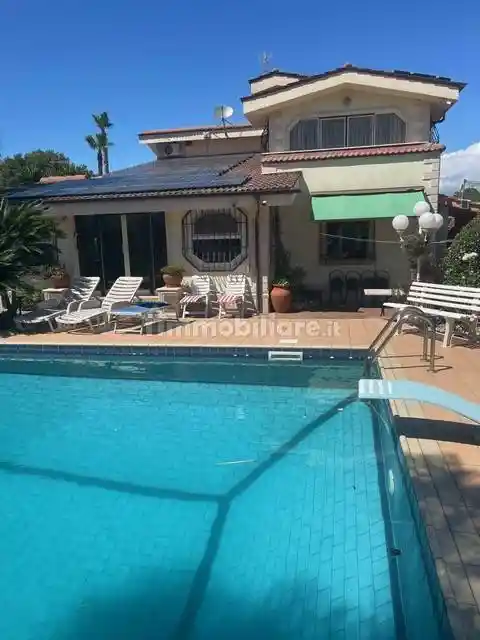 Villa in vendita a Nettuno