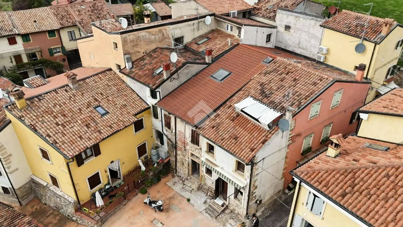 Rustico - Casale in vendita a Verona