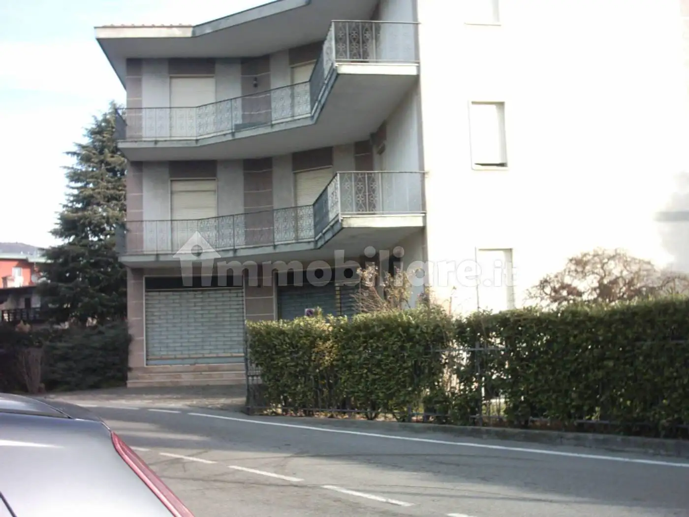 Palazzo - Edificio in vendita a Almè