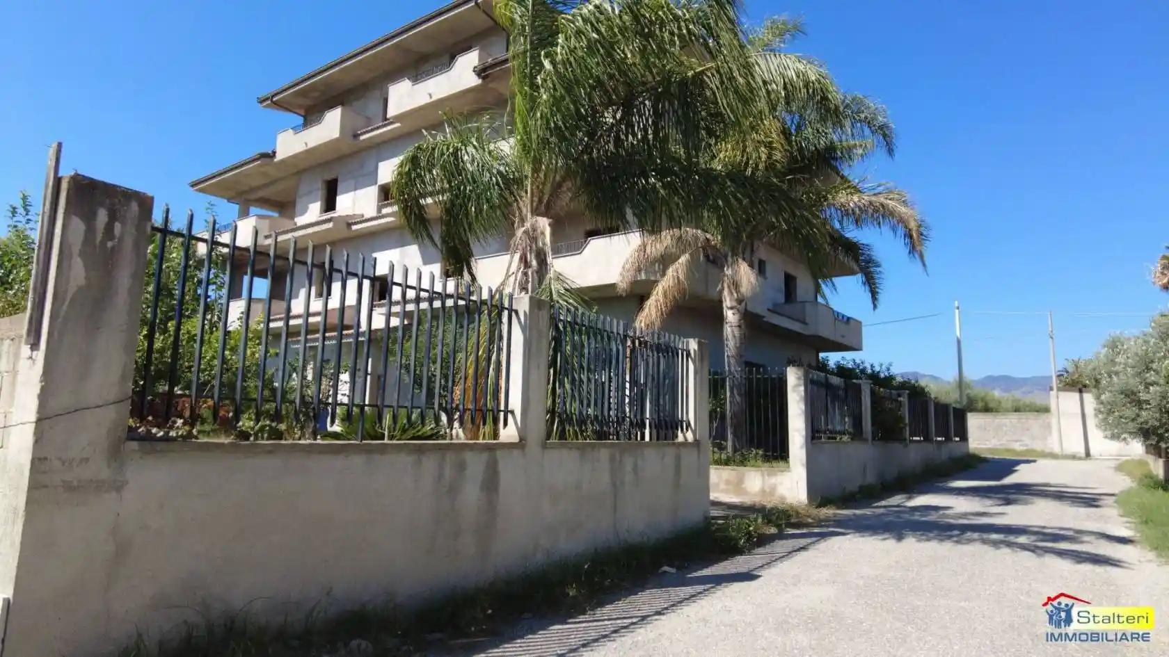 Palazzo - Edificio in vendita a Siderno