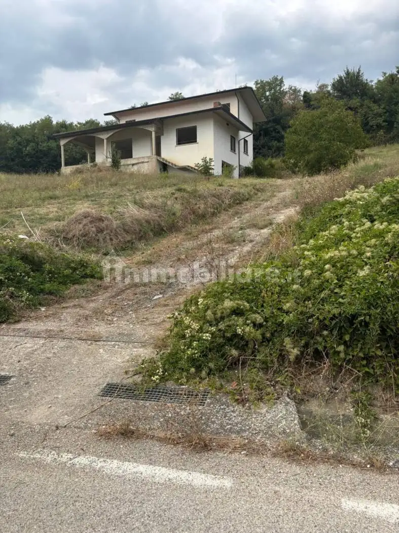 Villa in vendita a Fragneto Monforte